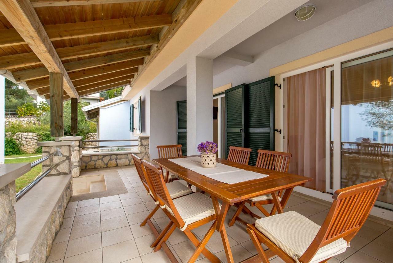 Villas Kampor Luaran gambar